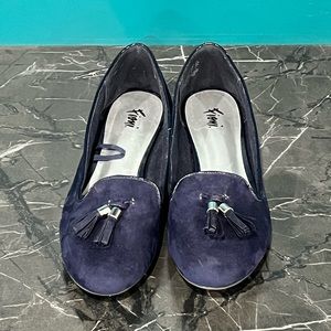 Fioni navy faux suede loafers with tassels, sz 8.5